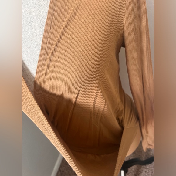 BCBGMAXAZRIA Women's Surplice Faux Wrap Knit Top Size XS - Picture 10 of 13